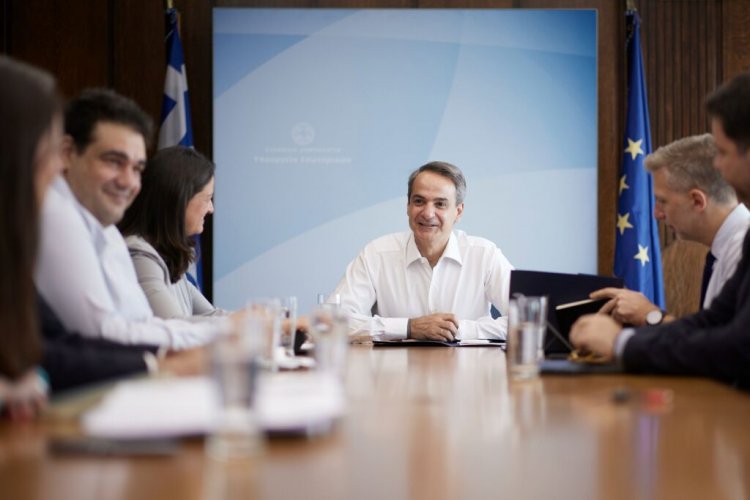PM Mitsotakis: Αμεσα η πρόσληψη 10.000 νέων εργαζόμενων στην Υγεία - Στόχος η καλύτερη εξυπηρέτηση του πολίτη 
