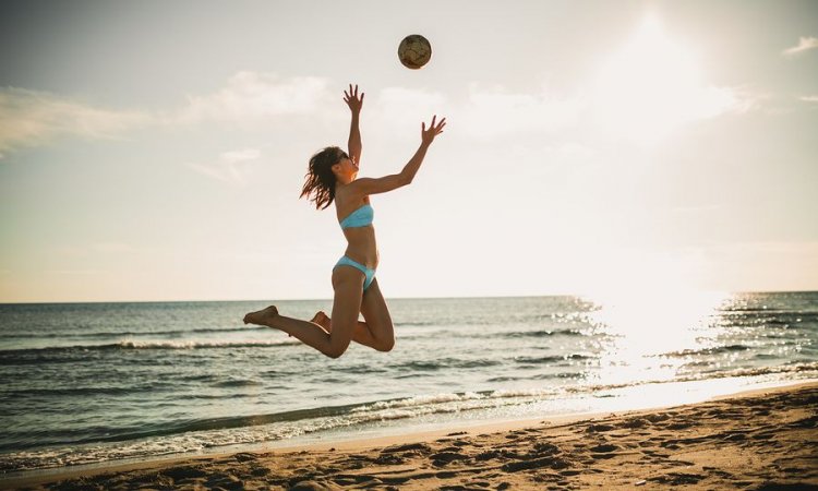 Beach Volley: Το καλοκαιρινό άθλημα για πιο γρήγορο μεταβολισμό και λιγότερο άγχος
