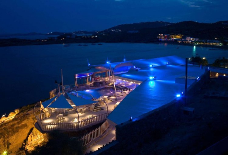 Cavo Paradiso Mykonos: Best Place to Hang out with Friends [Guardian] 