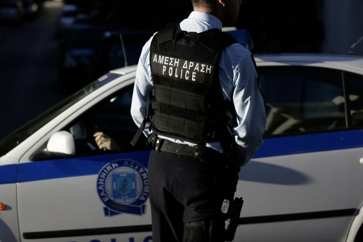 Arrest: Συνελήφθη διοικητής αστυνομικού τμήματος στην Ίο, για χρηματισμό - Υπόνοιες κι από την Μύκονο, αλλά είχε «υψηλή» στήριξη