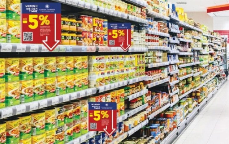 Cost of living crisis: Στα ράφια των σουπερμάρκετ οι ταμπέλες με την ειδική σήμανση για τα προϊόντα που θα έχουν επιπλέον έκπτωση 5% για έξι μήνες
