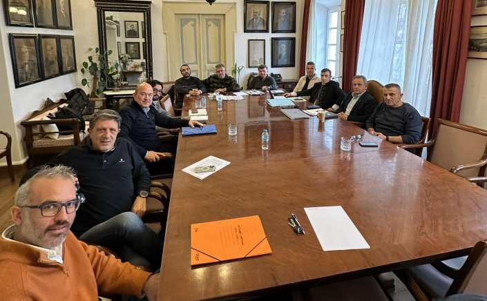 Mayor of Mykonos: Ο ενεργειακός φωτισμός του οδικού δικτύου της Μυκόνου, κυριάρχησε στην συνάντηση του Δημάρχου Χρήστου Βερώνη, με εκπροσώπους της intrapower