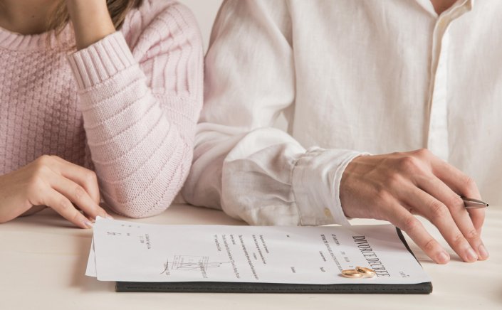 Married Filing Separately: Τέλος χρόνου για χωριστές φορολογικές δηλώσεις συζύγων - Πότε λήγει η προθεσμία [19 Ερωτήσεις - Απαντήσεις]