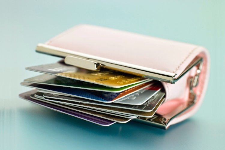 Tax Fraud: Στο στόχαστρο οι πληρωμές με προπληρωμένες κάρτες!!