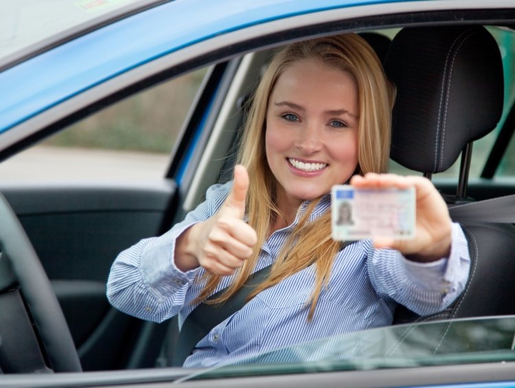 Driving License: Τέλος το χάρτινο δίπλωμα οδήγησης – Τι αλλάζει το καλοκαίρι για όλους τους οδηγούς