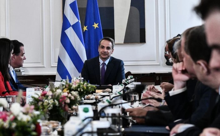 Political Developments: Η αναδιάταξη στο Μαξίμου και τα πρόσωπα σε θέσεις κλειδιά - Γιατί η κυβέρνηση έκλεισε τη συζήτηση περί ανασχηματισμού