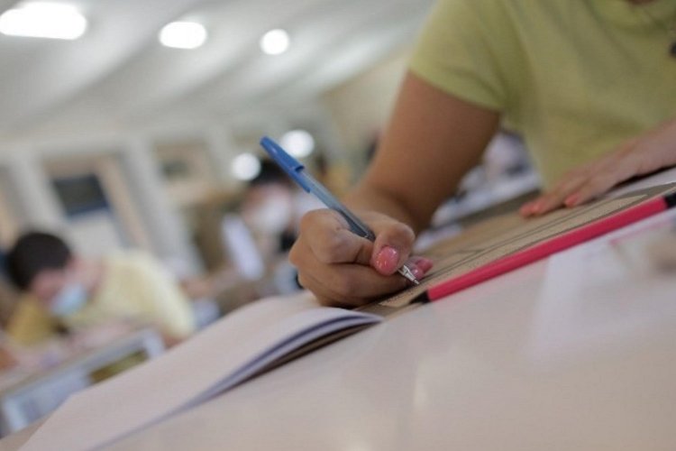 Panhellenic Exams 2024: Φινάλε για τους υποψηφίους των ΓΕΛ - Τα Θέματα, ο Σχολιασμός & οι Απαντήσεις, σε Ιστορία, Φυσική και Οικονομία