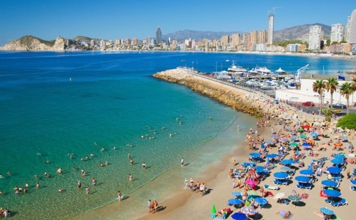 Tourism sector in Spain: Σχεδόν 41 εκατομμύρια τουρίστες, νέο ρεκόρ, αναμένεται να επισκεφθούν την Ισπανία