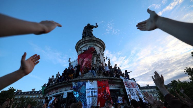 France election 2024: Ξεκινούν τα μετεκλογικά παζάρια για τον σχηματισμό νέας -ίσως απίθανης- πλειοψηφίας