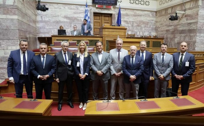 Healthcare Policy: Η «τριλογία» του ΕΣΥ!! Διαλυμένα νοσοκομεία, πόλεμος με τους γιατρούς και «ημέτεροι» στις ΥΠΕ!!