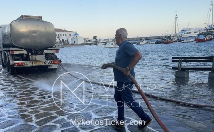 Αλέκος Βαμβακούρης (Κορνίβας): Καθαρισμός και πλύσιμο του Παραλιακού Μετώπου Μυκόνου από το Λιμενικό Ταμείο 