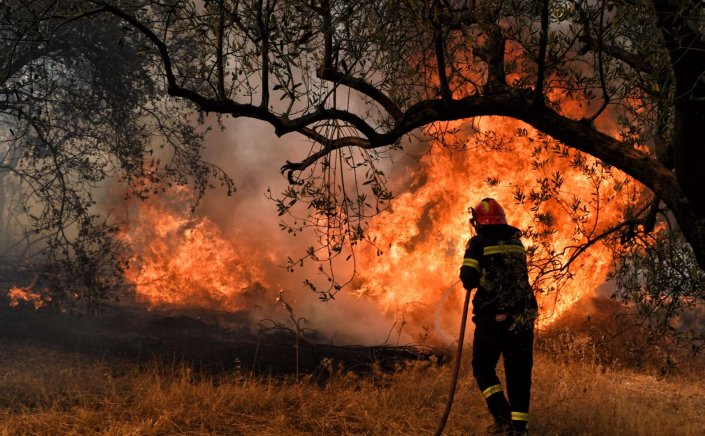 Fire in northeast Attica - GSEE: Επείγουσα ανάγκη λήψης των κατάλληλων μέτρων για όλους που βρίσκονται ή εργάζονται στις πυρόπληκτες περιοχές