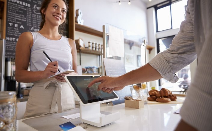 Online cash registers: Σαρωτικούς  ελέγχους σε εστιατόρια, μπαρ και καφετέριες, για τις «έξυπνες» ταμειακές