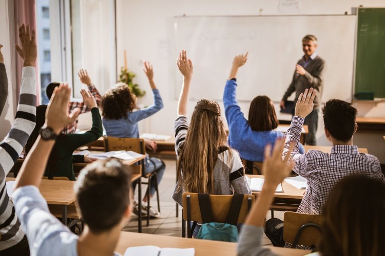 School Year 2024–2025: Αυτές είναι οι 11 αλλαγές στην Παιδεία - Τι ισχύει για εκπαιδευτικούς, bullying & την επαναφορά της πενθήμερης αποβολής