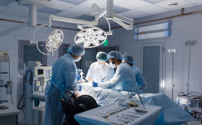 Free afternoon surgeries: Δωρεάν απογευματινά χειρουργεία, με voucher και σε ιδιωτικές κλινικές