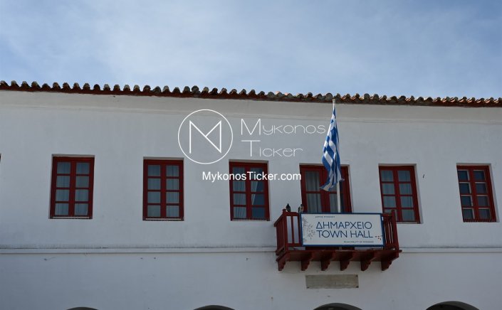 Καταδικασμένη στη συνείδηση των Μυκονιατών η “ρασοφόρα” συμμορία του διαδικτυακού υπόκοσμου