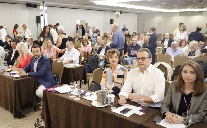 SYRIZA-PA: Στον ΣΥΡΙΖΑ ψήφισαν τον «οδικό χάρτη» για την εκλογή Προέδρου, επεισόδια στην ...παράταση για το «πόθεν έσχες»