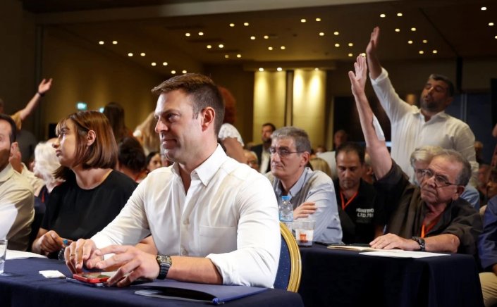 SYRIZA-PA: Ξαναβάζουν από το παράθυρο εμπόδια στην υποψηφιότητα Κασσελάκη - Η απόφαση της ΚΕ για την εκλογή αρχηγού