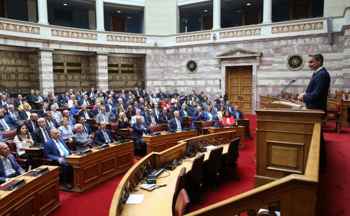 Political Developments: Τραπέζι στους βουλευτές προγραμματίζει ο Μητσοτάκης - Νευρική κρίση στο Μαξίμου