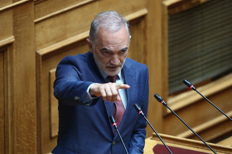 Political Developments: Διεγράφη ο Σαλμάς από τη ΝΔ - Εξαπέλυσε επίθεση κατά Μητσοτάκη / «Αν ο Μητσοτάκης με διαγράφει για να στείλει μηνύματα, είναι απαράδεκτο»