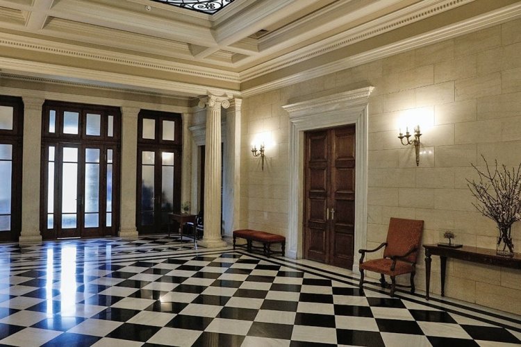 Maximos Mansion: Το Μαξίμου ανησυχεί για το ΠΑΣΟΚ και η ανησυχία δεν κρύβεται