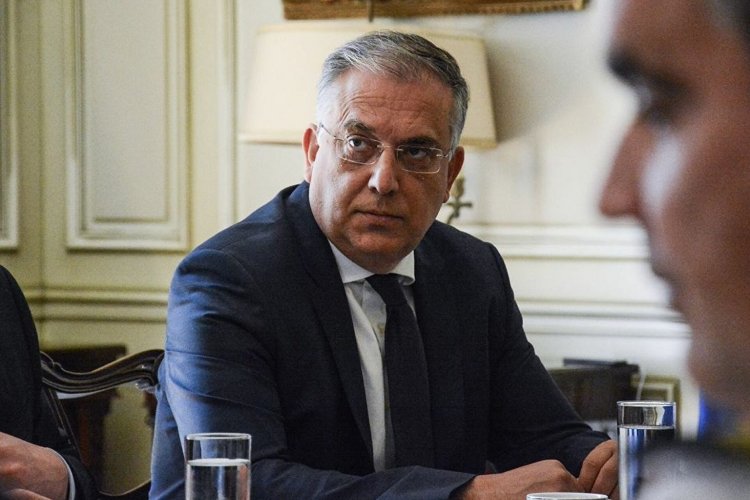 Political Developments: Δύσκολο ραντεβού Θεοδωρικάκου με βουλευτές της ΝΔ