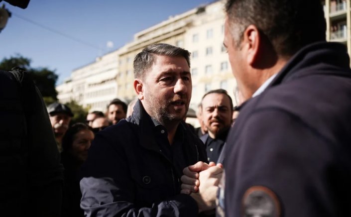 PASOK: Το ΠΑΣΟΚ διάλεξε όχθη!! Επανασυνδέεται με τον κόσμο της εργασίας!!