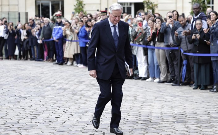 France in political crisis: Η κρίση της Γαλλίας, κρίση της Ευρώπης!! Ο νέος «μεγάλος ασθενής» του μπλοκ!!