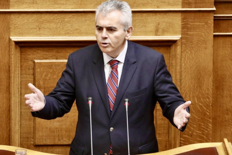 Political Development: Καραμανλικά «καρφιά» στη Βουλή