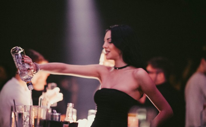 Staff work permits: Ηλεκτρονικά η αίτηση χορήγησης Άδειας Εργασίας στα καταστήματα πώλησης Οινοπνευματωδών Ποτών & Κέντρα Διασκέδασης [Έγγραφο]