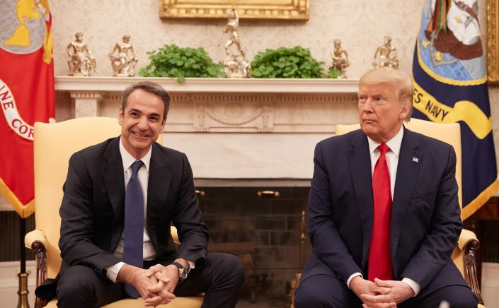 Maximos Mansion: Γιατί το Μαξίμου φοβάται τον Τραμπ!! Η πτώση των μετοχών Μητσοτάκη στην Ουάσιγκτον!!