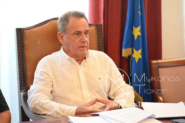 Bεpώνηs σε Κoυκά: Είστε υπόλογος για τις “Ιστορικές Στιγμές” του ΕΠΣ πού βίωσαν οι Μυκονιάτες και γι' αυτό σας έστειλαν....... αδιάβαστους