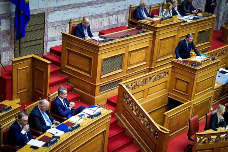 PASOK-«Μονομαχία»   Ανδρουλάκη – Μητσοτάκη: «Δεν λύνονται τα προβλήματα των αγροτών με μπαλώματα» – «Είστε ο πράσινος ΣΥΡΙΖΑ»