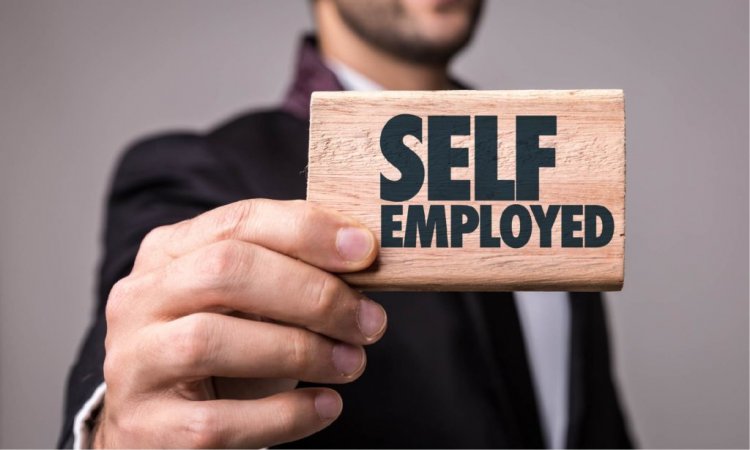 Self-employed Insurance: Έως τις 31/01 η προθεσμία για την επιλογή ασφαλιστικής κατηγορίας για το 2025 από μη μισθωτούς ασφαλισμένους