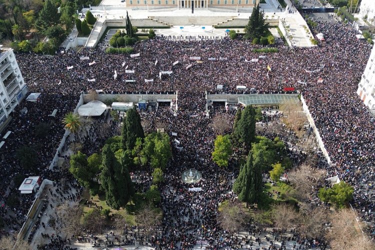 Political Barometer Prorata: Το 78% των διαδηλωτών για Τέμπη, θέλει αλλαγή κυβέρνησης - Το 19% βελτίωσή της