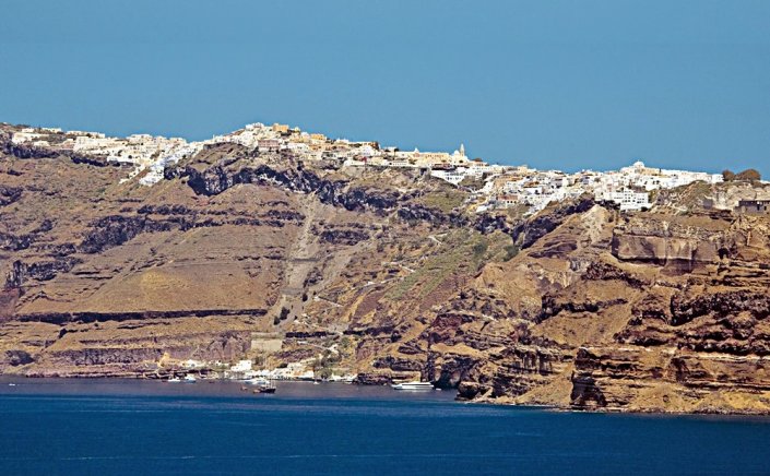 Earthquake in Santorini: Μήνυμα του 112 στη Σαντορίνη για τους σεισμούς – «Κίνδυνος κατολισθητικών φαινομένων - Απαγορεύεται η πρόσβαση σε 3 περιοχές στο νησί»