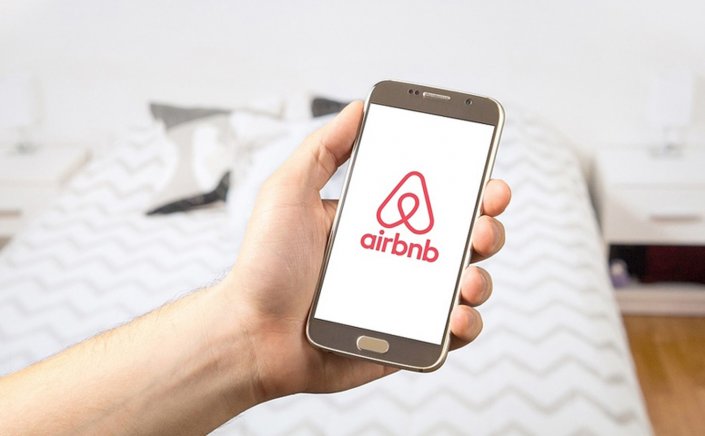 AirbnB Short Term Rentals: Πόσες μέρες μένουν οι επισκέπτες, τι ποσά πληρώνουν