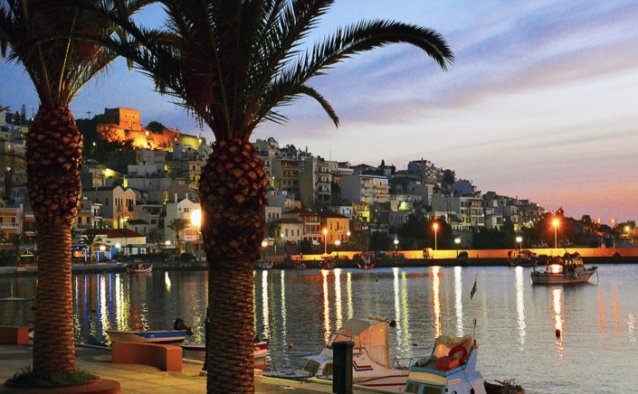 Travel Trends 2025: Οι Ελληνικοί προορισμοί αναζήτησης των Βρετανών - Η γαστρονομία κρίνει τον προορισμό 