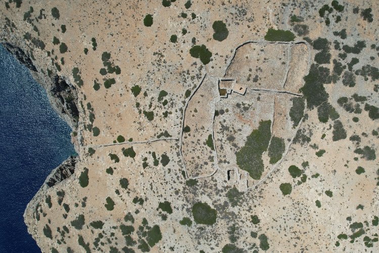 Anydros island: Η Μυστηριώδης Νήσος Ανυδρος