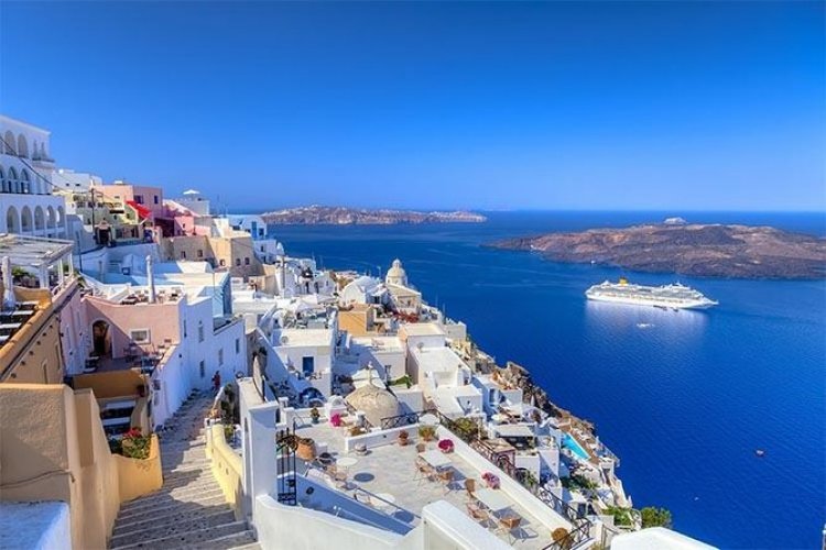 Tourist Season 2025 - Santorini: Το διπλό στοίχημα, άνοιγμα κρουαζιέρας και κρατήσεις Απριλίου-Μαΐου για να μην χαθεί το 2025