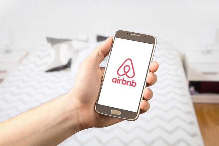 AirbnB Short Term Rentals: Πόσες μέρες μένουν οι επισκέπτες, τι ποσά πληρώνουν