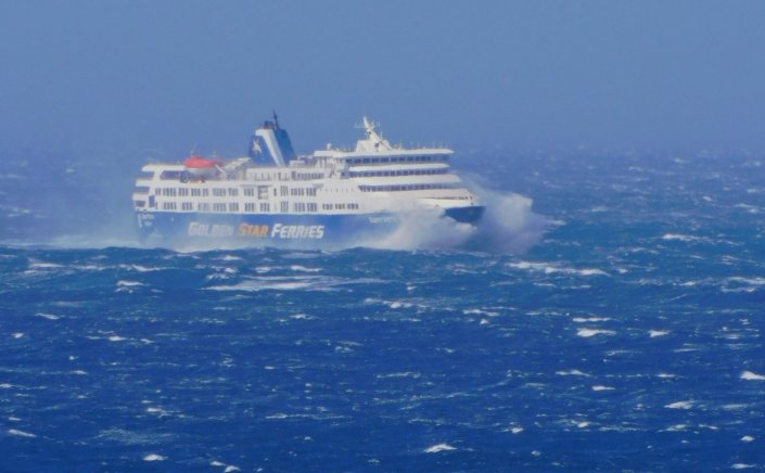 Ferry Services - Sailing ban: Απαγορευτικό απόπλου από λιμάνια λόγω των θυελλωδών ανέμων στο Αιγαίο!! Αλλαγές στα δρομολόγια των πλοίων!!