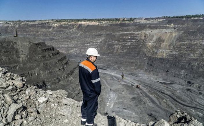 US Seeks to Control Investment in Ukraine: Οι ΗΠΑ επιδιώκουν να ελέγξουν τις μελλοντικές επενδύσεις σε υποδομές και ορυκτά  στην Ουκρανία, αποκλείοντας την Ευρώπη [Bloomberg]