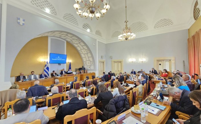 Aegean Islands Regional Council: Χρηματοδότηση αποκατάστασης υποδομών σε Μύκονο και Πάρο και Ειδικού πλάνου προβολής της Σαντορίνης