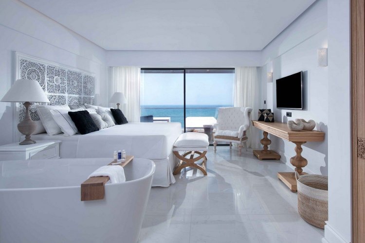 Hotels for sale: 120 ξενοδοχεία στα Ελληνικά νησιά ψάχνουν νέο ιδιοκτήτη!! 40 στις Κυκλάδες [7 στην Μύκονο]