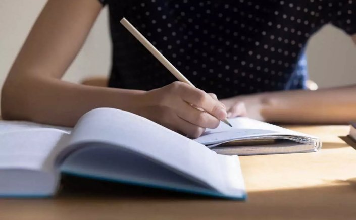 Lyceum exams: Πώς βγαίνουν τα θέματα στις απολυτήριες και προαγωγικές εξετάσεις Λυκείου