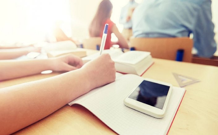 Panhellenic exams 2025: Tι ισχύει για τα κινητά και τις Πανελλήνιες 2025 - Πότε μηδενίζεται το γραπτό