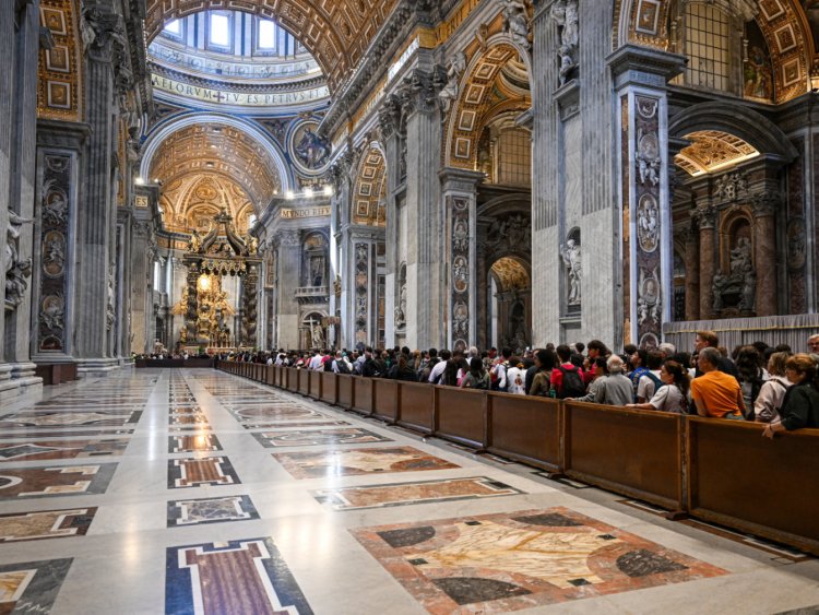 Vatican - Letter from Catholic youths: Επιστολή καθολικών νέων προς τους καρδινάλιους του κονκλαβίου  «Θέλουμε μια Εκκλησία ανοικτή, η οποία να κρίνει μόνον βάσει της αγάπης»