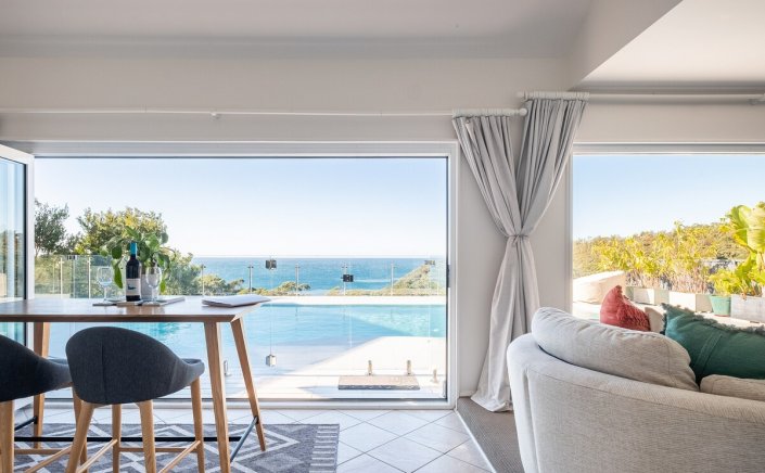 Tourism Season 2025 -  ΙΤΕΠ: Διψήφια αύξηση τιμών στα ξενοδοχεία, οριακή πτώση πληρότητας τον Απρίλιο