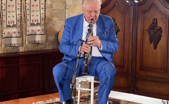 Notable Death: Σίγησε για πάντα το θρυλικό κλαρίνο του Πετρολούκα Χαλκιά.... πέρασε σήμερα στην αιωνιότητα....